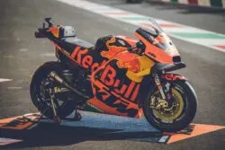 Si quieres una motocicleta de MotoGP, KTM lo hace realidad