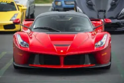 Ferrari_LaFerrari_Front_(17805613483)