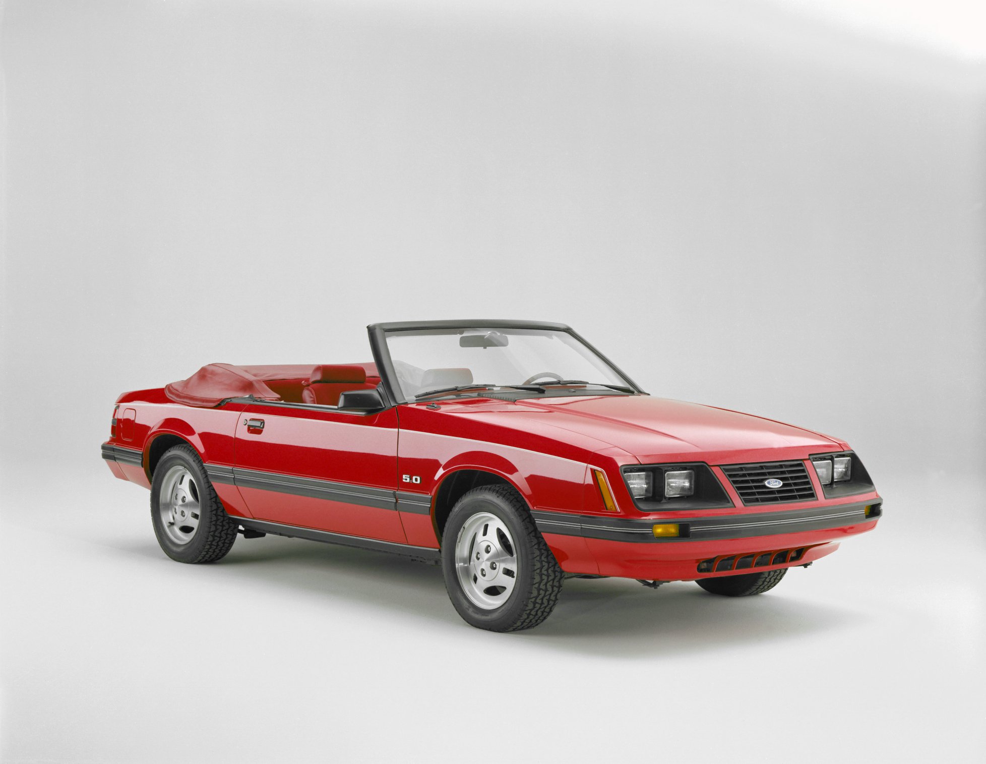 Ford Mustang Convertible 1983 | Memo Lira