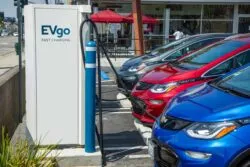 General Motors y EVgo incrementan cargadores en Estados Unidos
