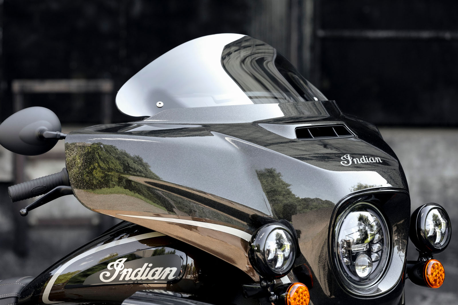Pintura exclusiva en Jack Daniels Limited Edition Indian Roadmaster Dark Horse de edición limitada