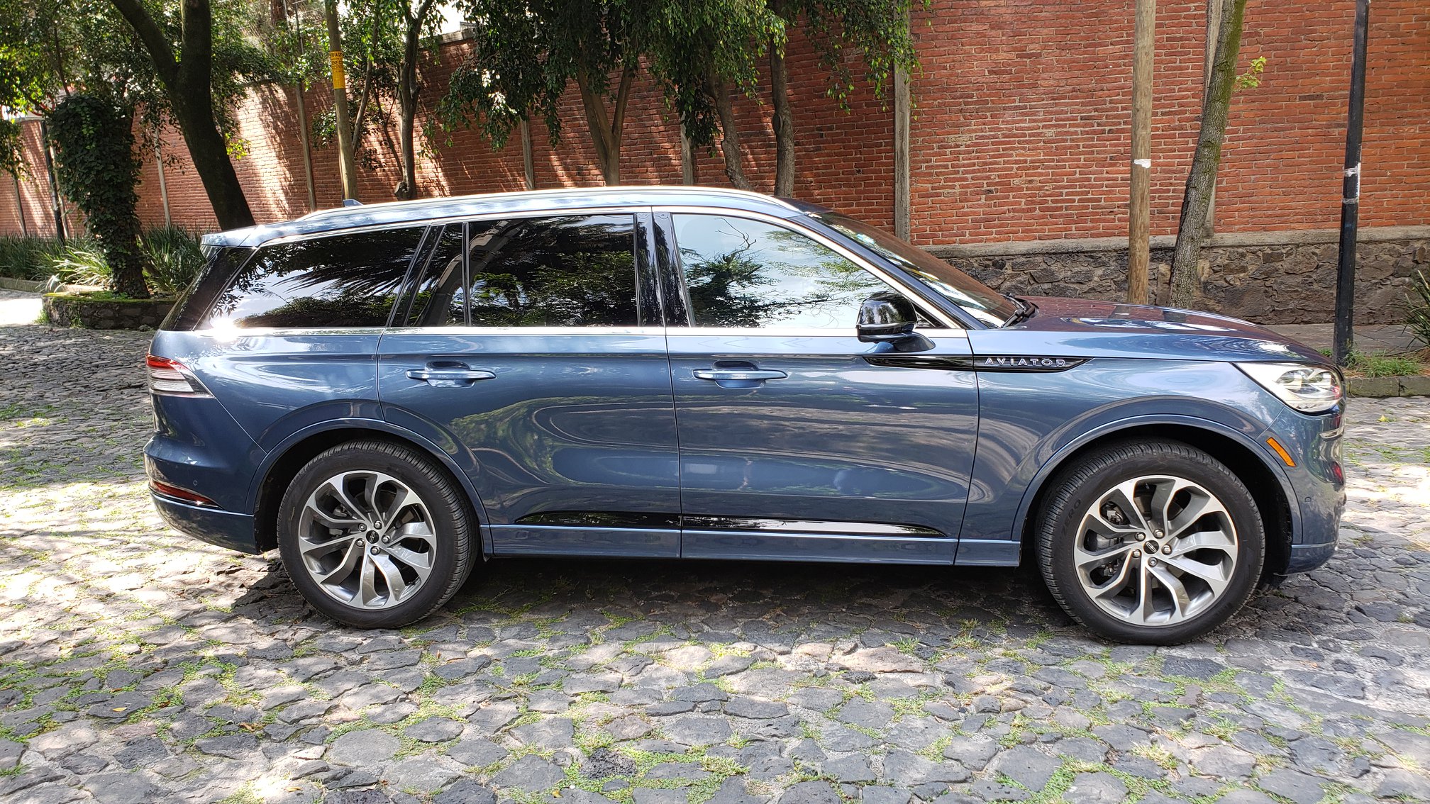 Lincoln Aviator Grand Touring LAT | Memo Lira