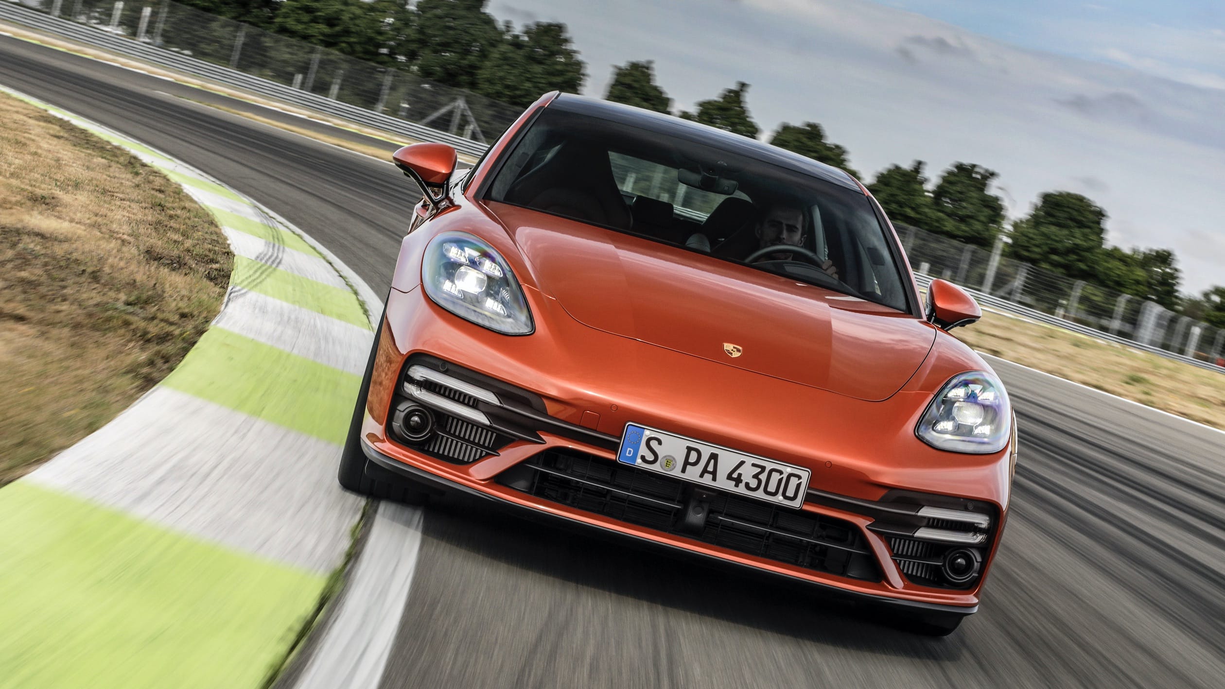 Porsche Panamera se actualiza, más potencia y eficiencia
