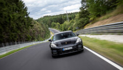 Porsche Panamera impone récord de vuelta en el Nürburgring Nordschleife