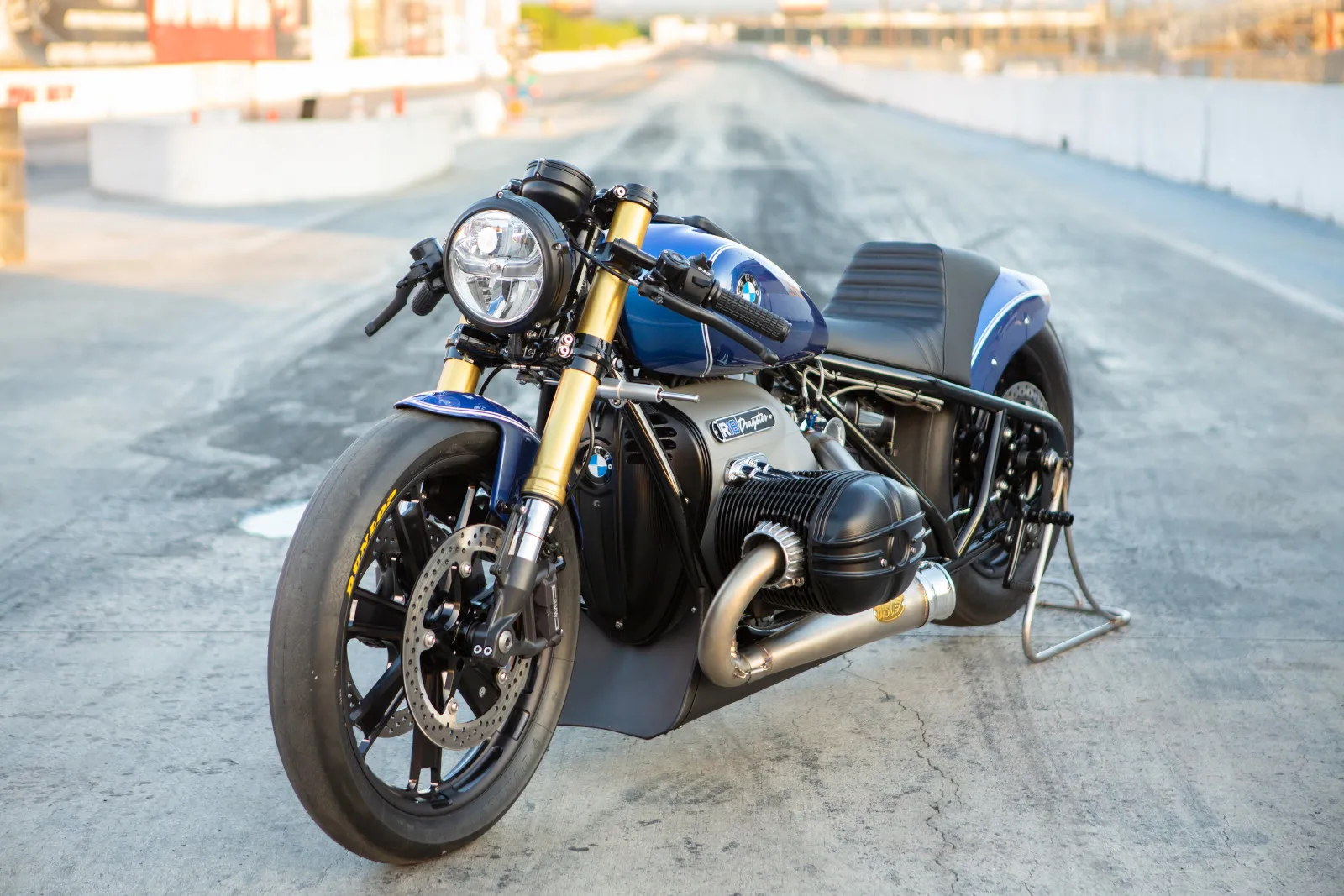 BMW R 18 Dragster, cortesía de Roland Sands