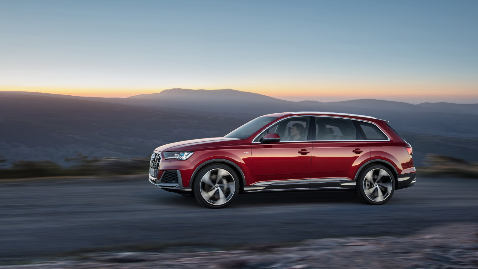 Dynamic photoColour Matador red | Memo Lira Audi Q7 2021