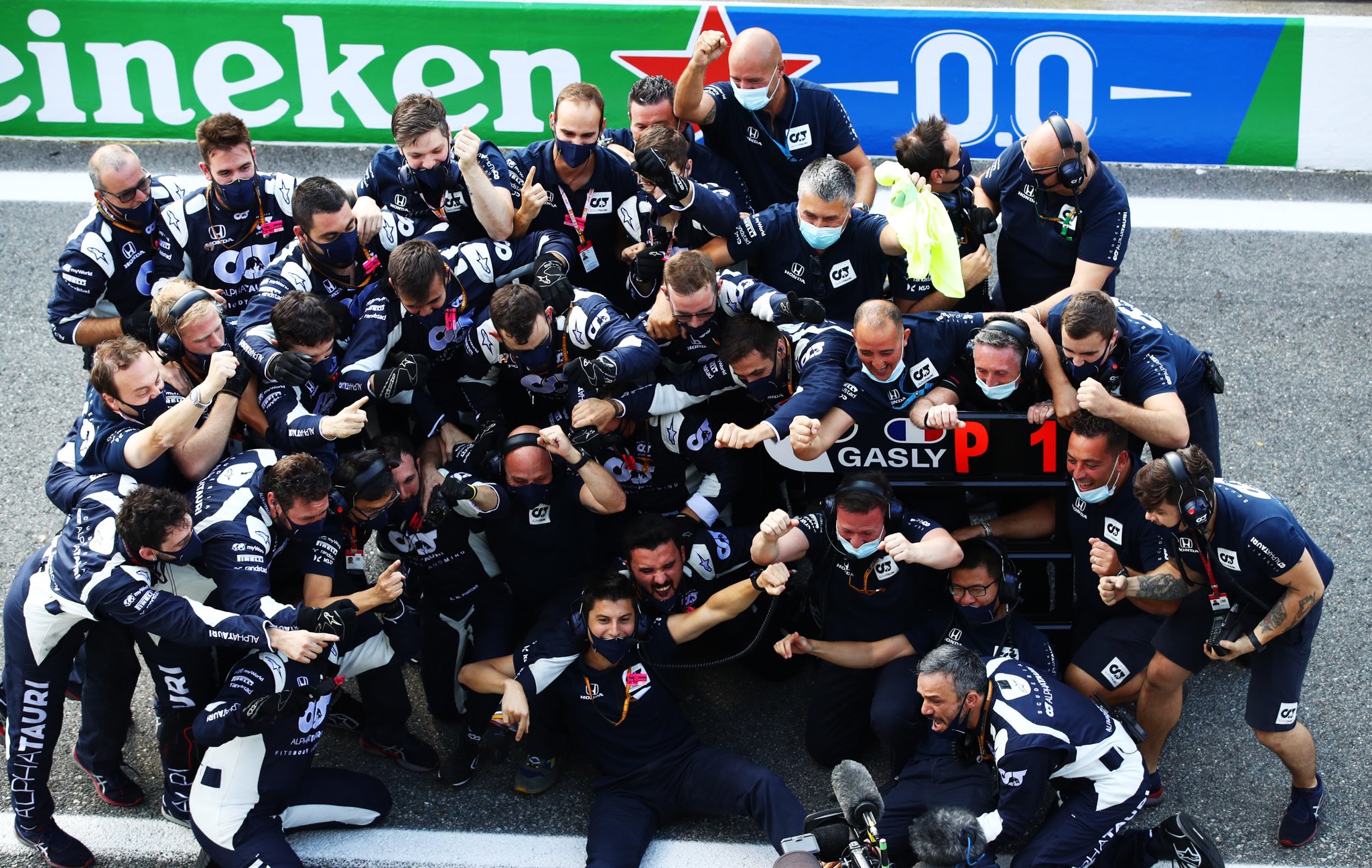 Pierre Gasly consigue su primera victoria en la Fórmula 1 | Memo Lira Pierre Gasly consigue su primera victoria en la Fórmula 1