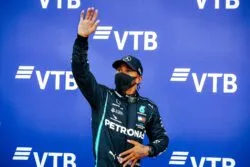 Lewis Hamilton logra su pole position 96 en Sochi
