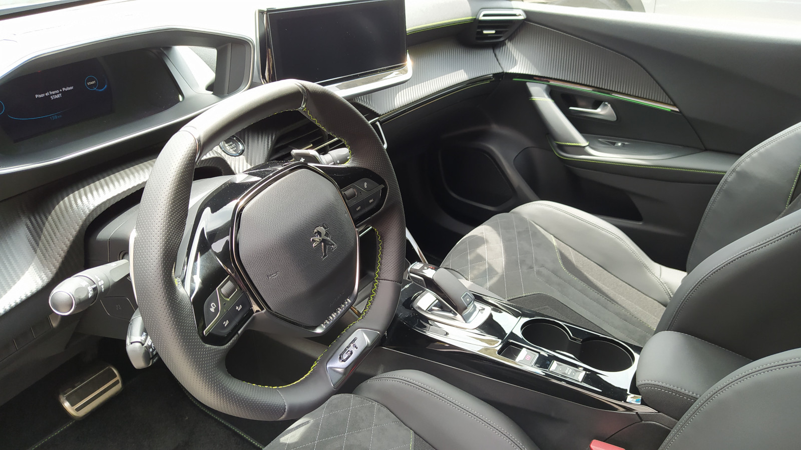 Peugeot 2008 interior 2 | Memo Lira