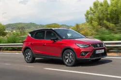 SEAT agrega versión Arona FR