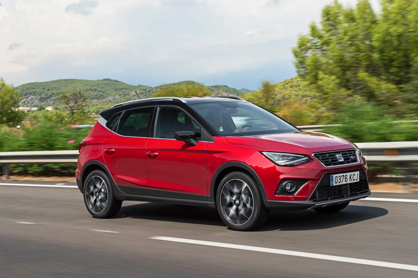 SEAT agrega versión Arona FR