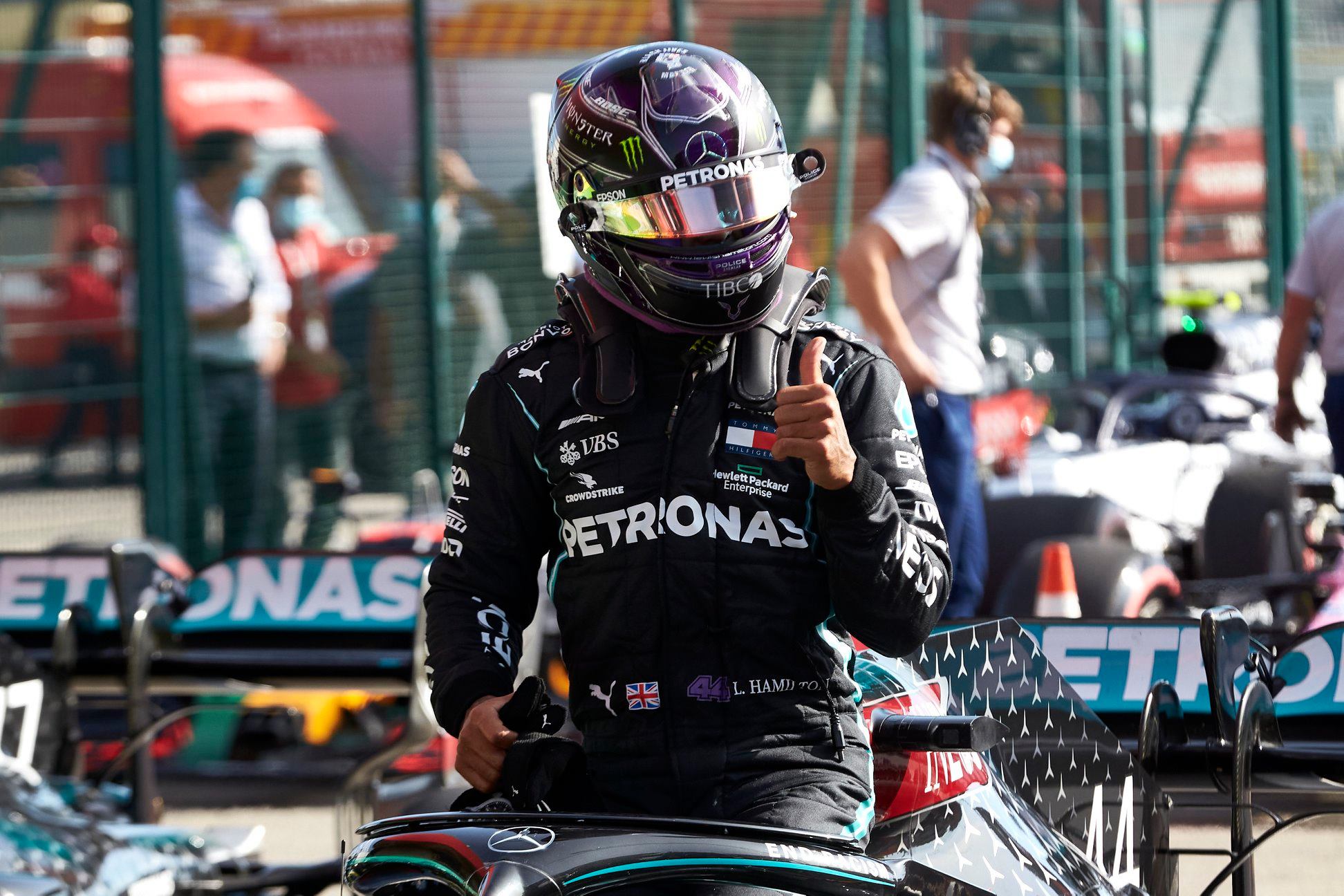Hamilton logra la pole position en Portugal 