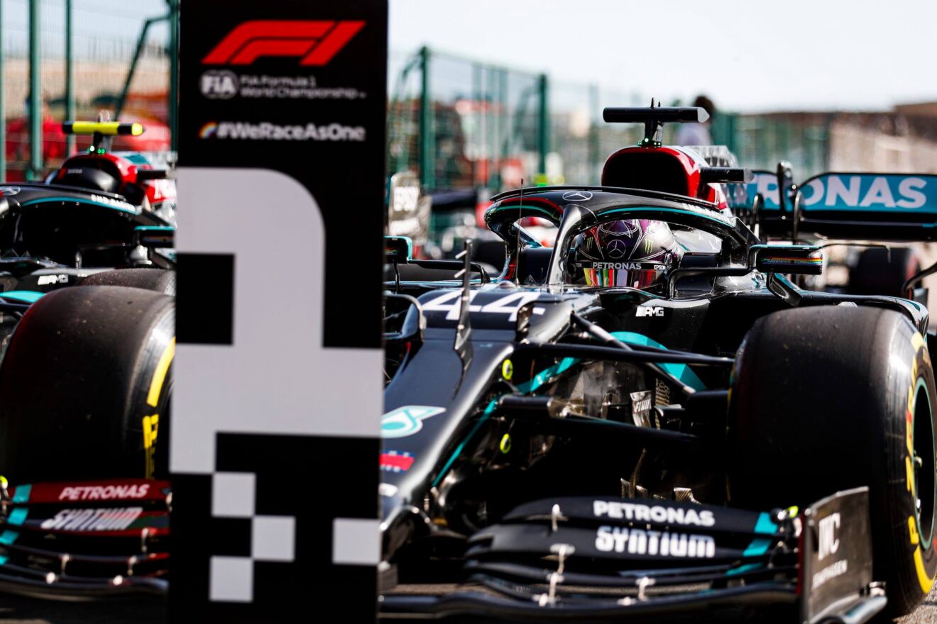 Hamilton logra la pole position en Portugal