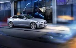 Jaguar XE con motores más eficientes