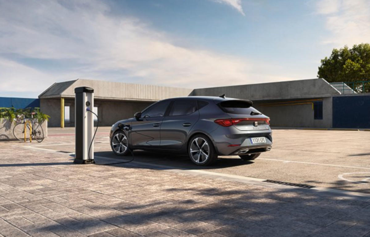 SEAT León eHYBRID 2 | Memo Lira