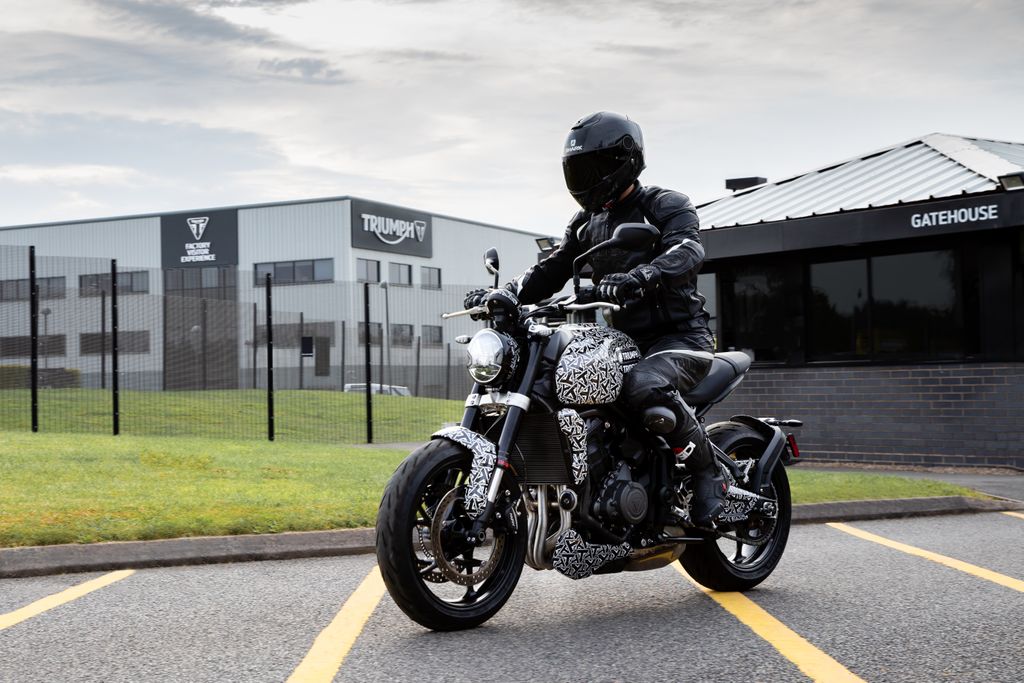 Triumph Trident llega a las pruebas finales 3 | Memo Lira Triumph Trident llega a las pruebas finales