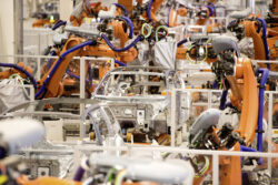 Volkswagen invierte en automatización de plantas para producción de eléctricos