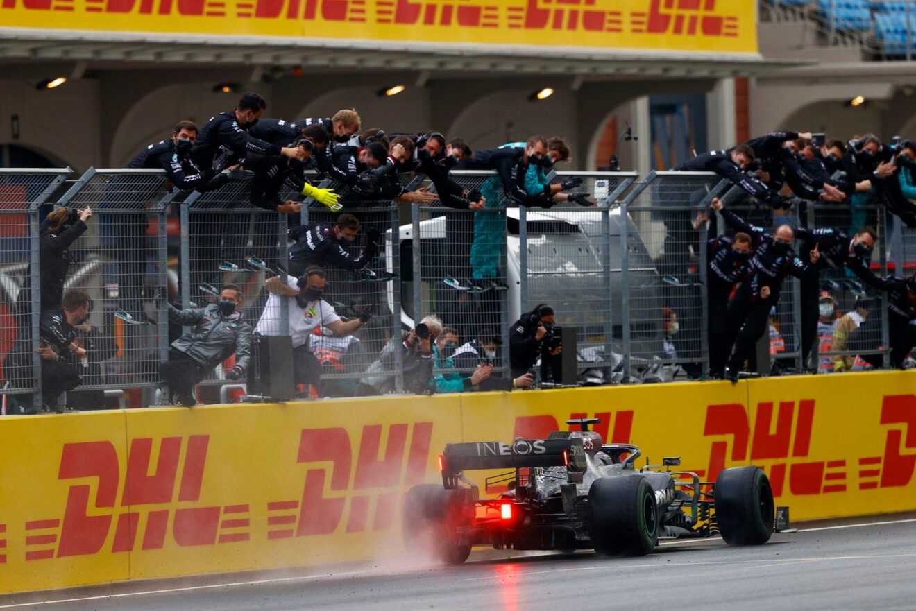 Lewis Hamilton conquista su séptimo campeonato del mundo, Pérez en el podio