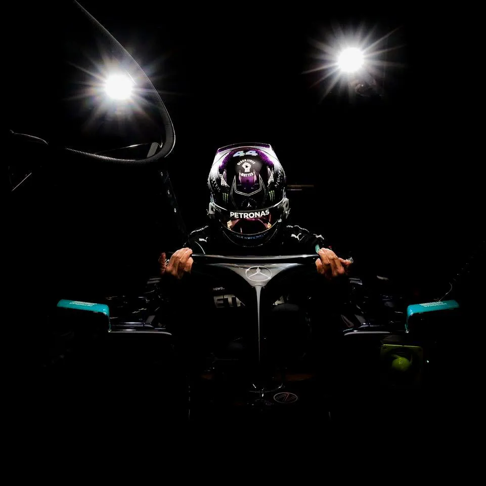 Hamilton consigue la pole position en Bahréin