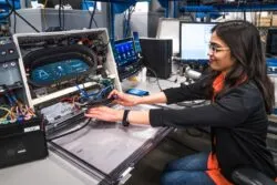 General Motors impulsa el desarrollo de software para sus futuros vehículos