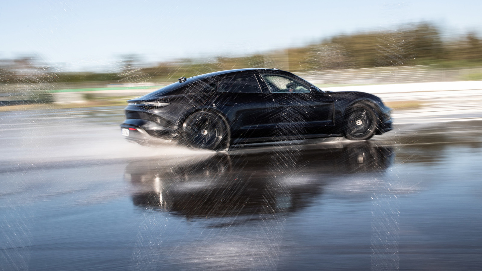 Porsche Taycan impone un Récord Guinness en drift 2