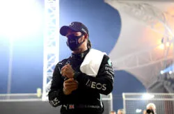Lewis Hamilton dio positivo a COVID-19