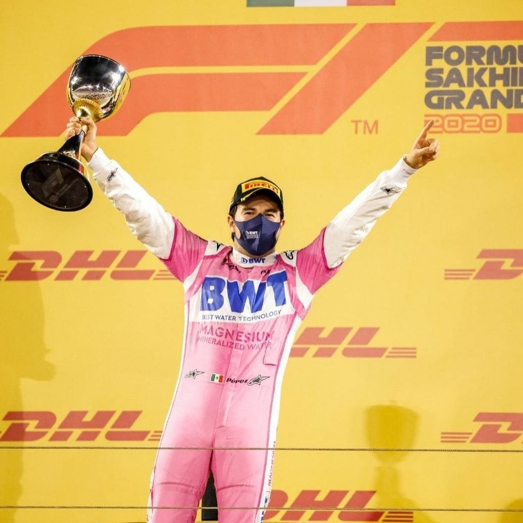 Checo Pérez arrancará desde el fondo de la parrilla