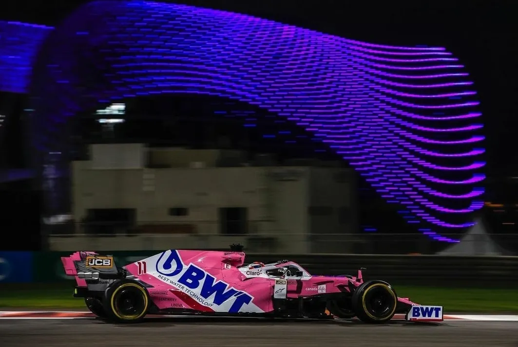 Checo Pérez arrancará desde el fondo de la parrilla