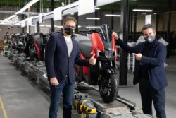 Inicia producción del scooter eléctrico de SEAT
