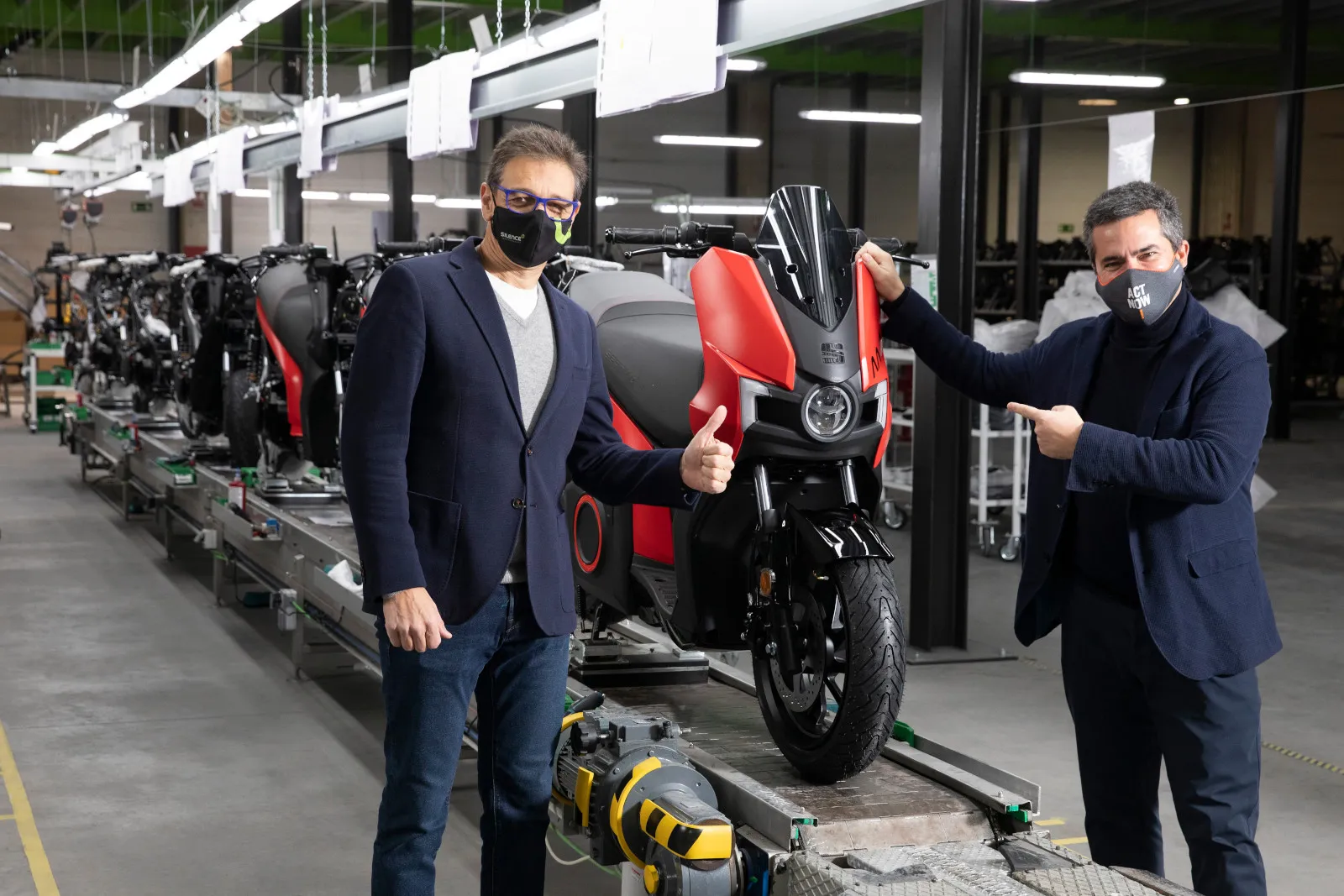 Inicia producción del scooter eléctrico de SEAT