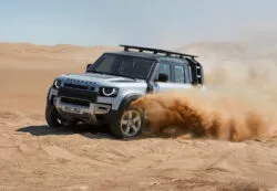 Land Rover Defender mantiene su espíritu aventurero