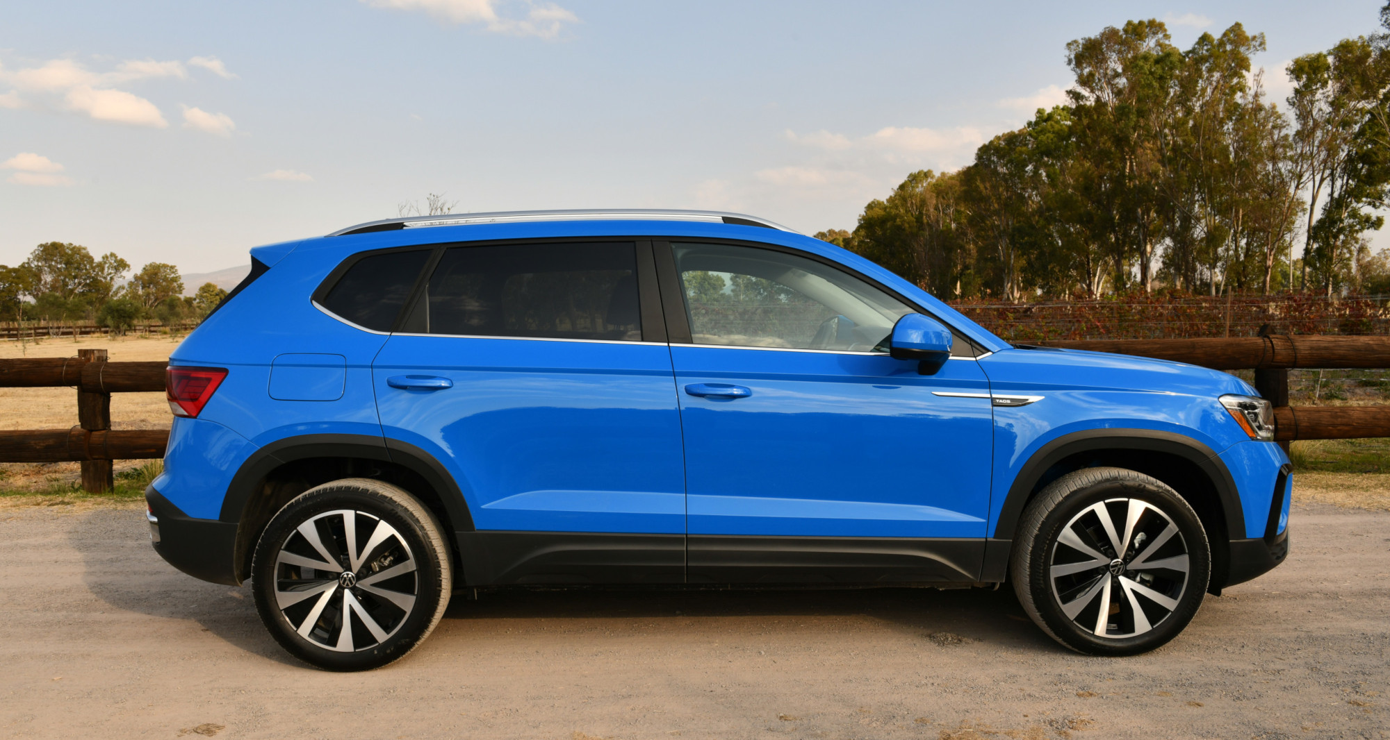 Volkswagen Taos lateral