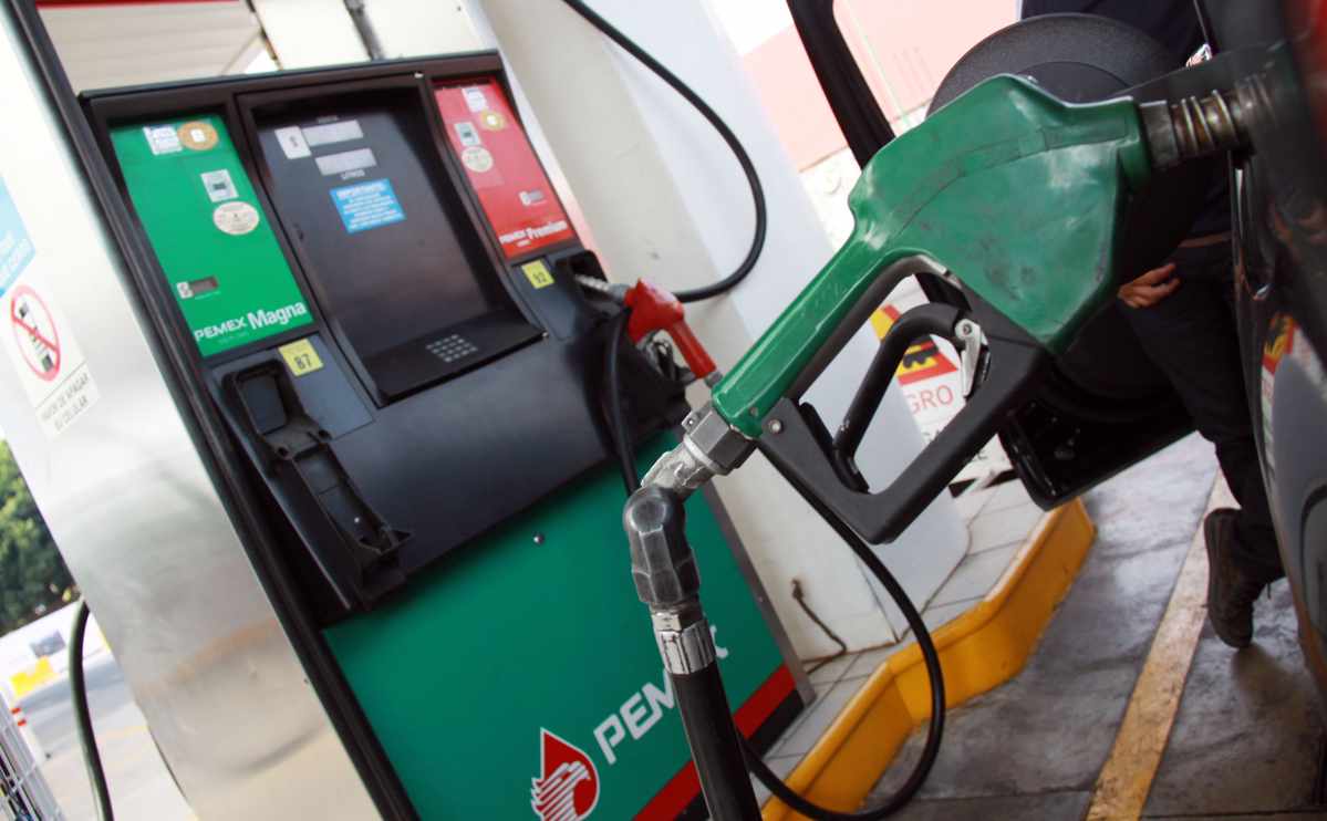 Es verdad que debo llenar el tanque de gasolina a tope Pemex gasolinera