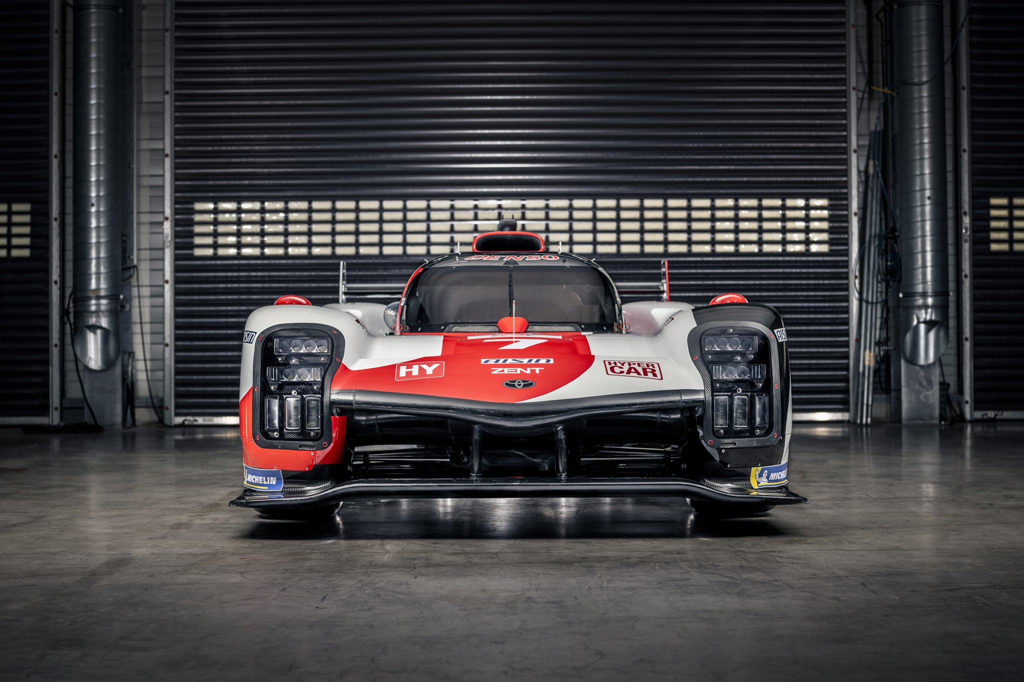Toyota presenta el GR010 el hypercar con el que competirá en WEC