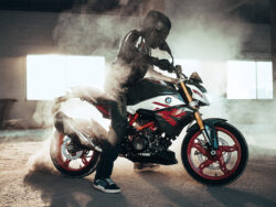 BMW G 310 R, aire fresco