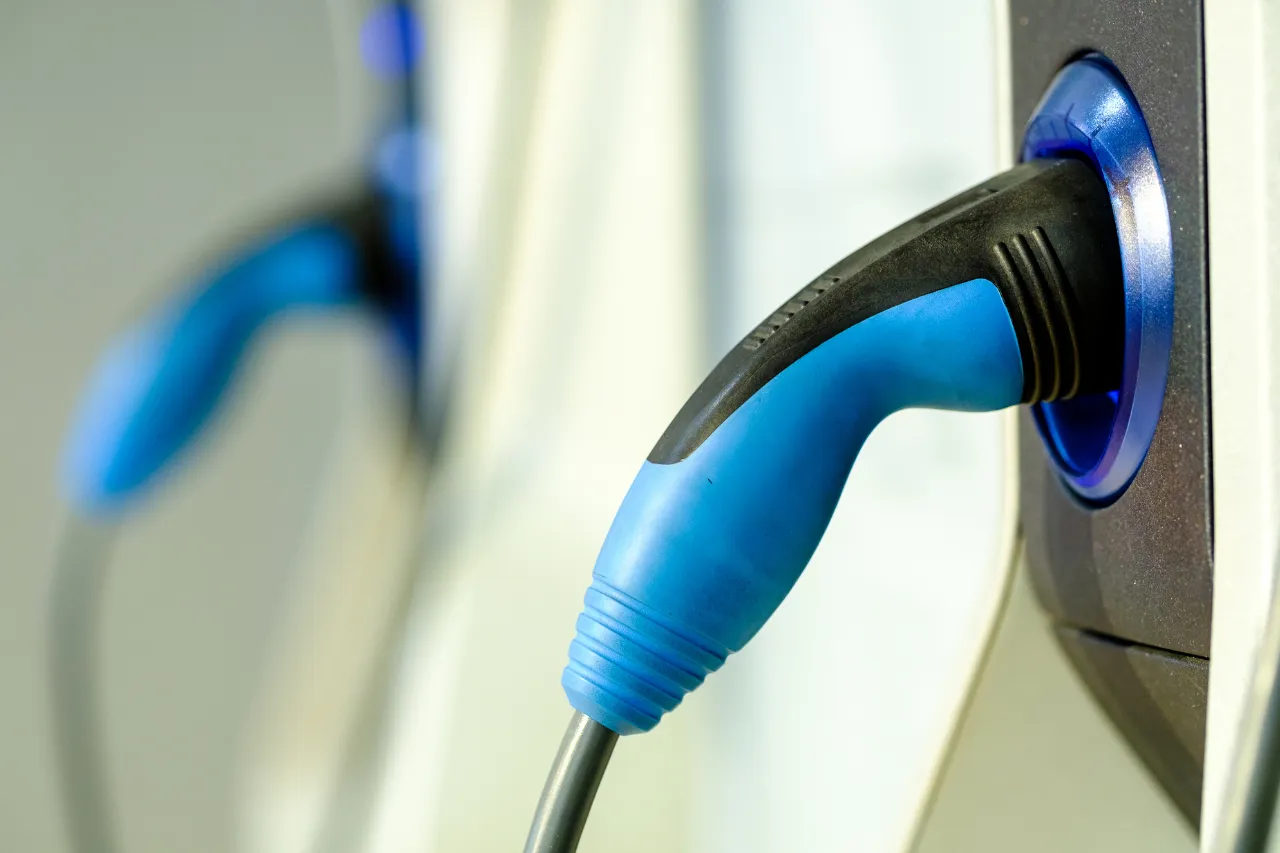 ¿En 2021 pondrá su cargador eléctrico de auto?