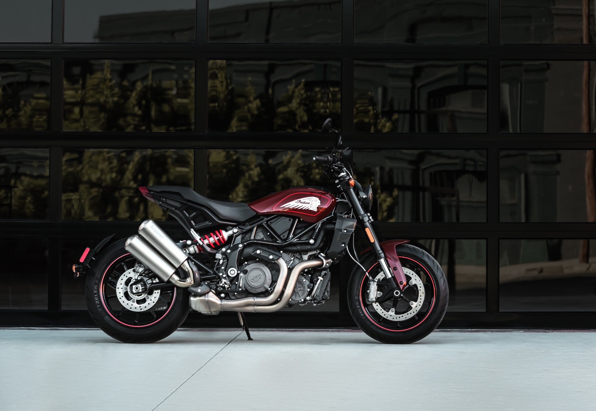 Se presentan los nuevos modelos 2022 de Indian FTR 1200 4 | Memo Lira