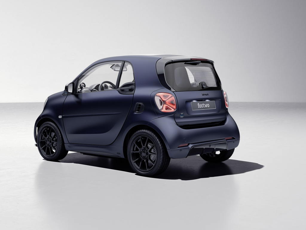 smart EQ fortwo edition bluedawn Elektrisierender Blickfang mit Stilsmart EQ fortwo edition bluedawn stylish and electrifying eyecatcher | Memo Lira