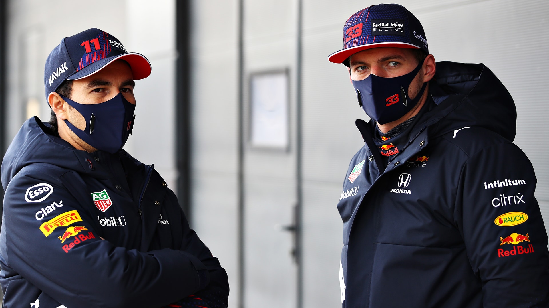 Verstappen y Pérez dan al RB16B su debut en pista
