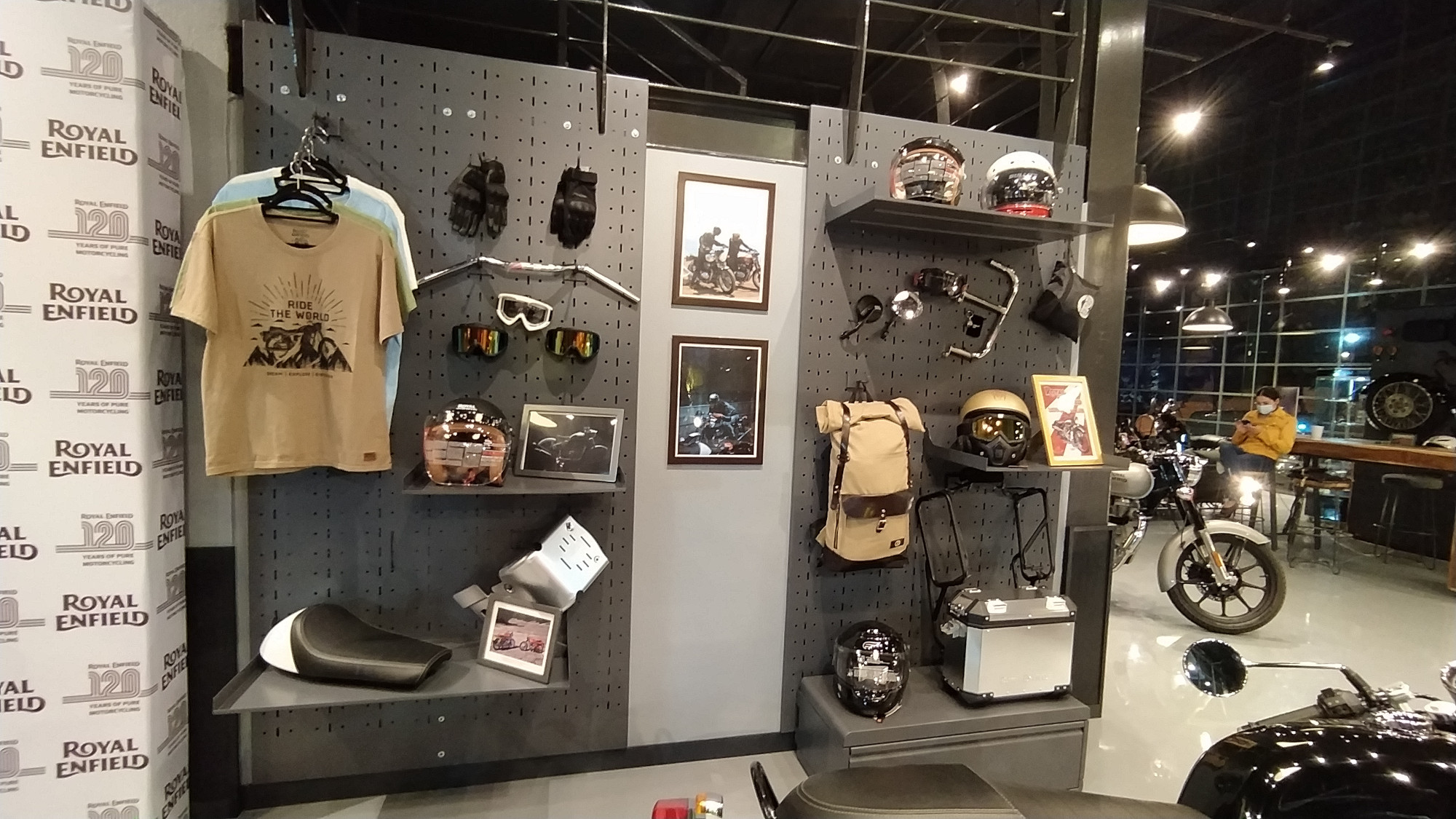 Royal Enfield abre su séptima distribuidora en México