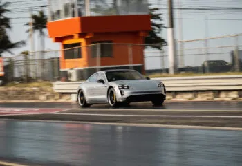 Taycan Turbo S establece récord mundial para el cuarto de milla