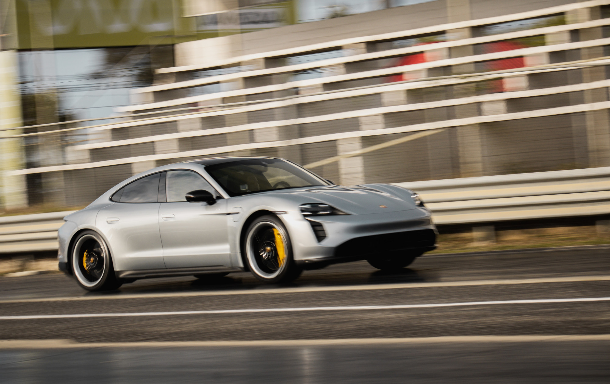 Taycan Turbo S establece récord mundial para el cuarto de milla 3