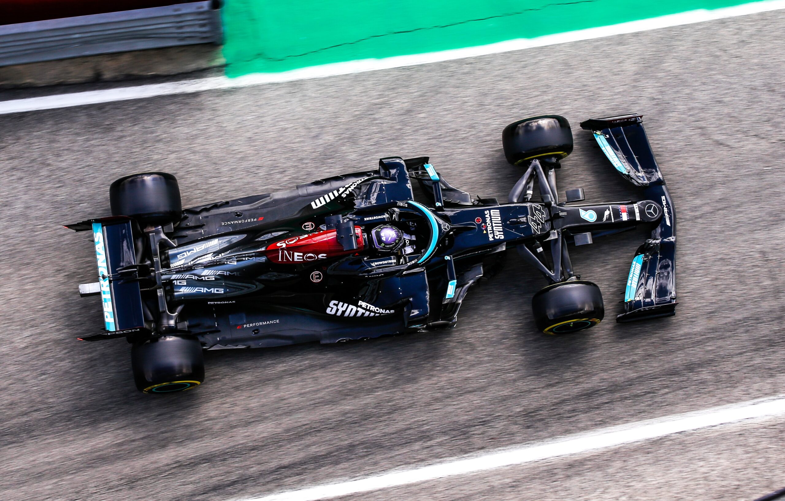 Hamilton es el poleman en Imola Sergio Pérez arrancará en la primera fila