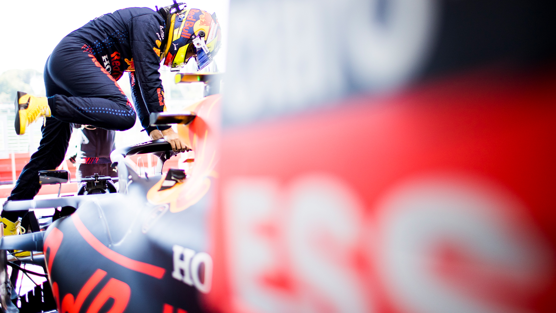 Max Verstappen gana en Imola Sergio Pérez 12