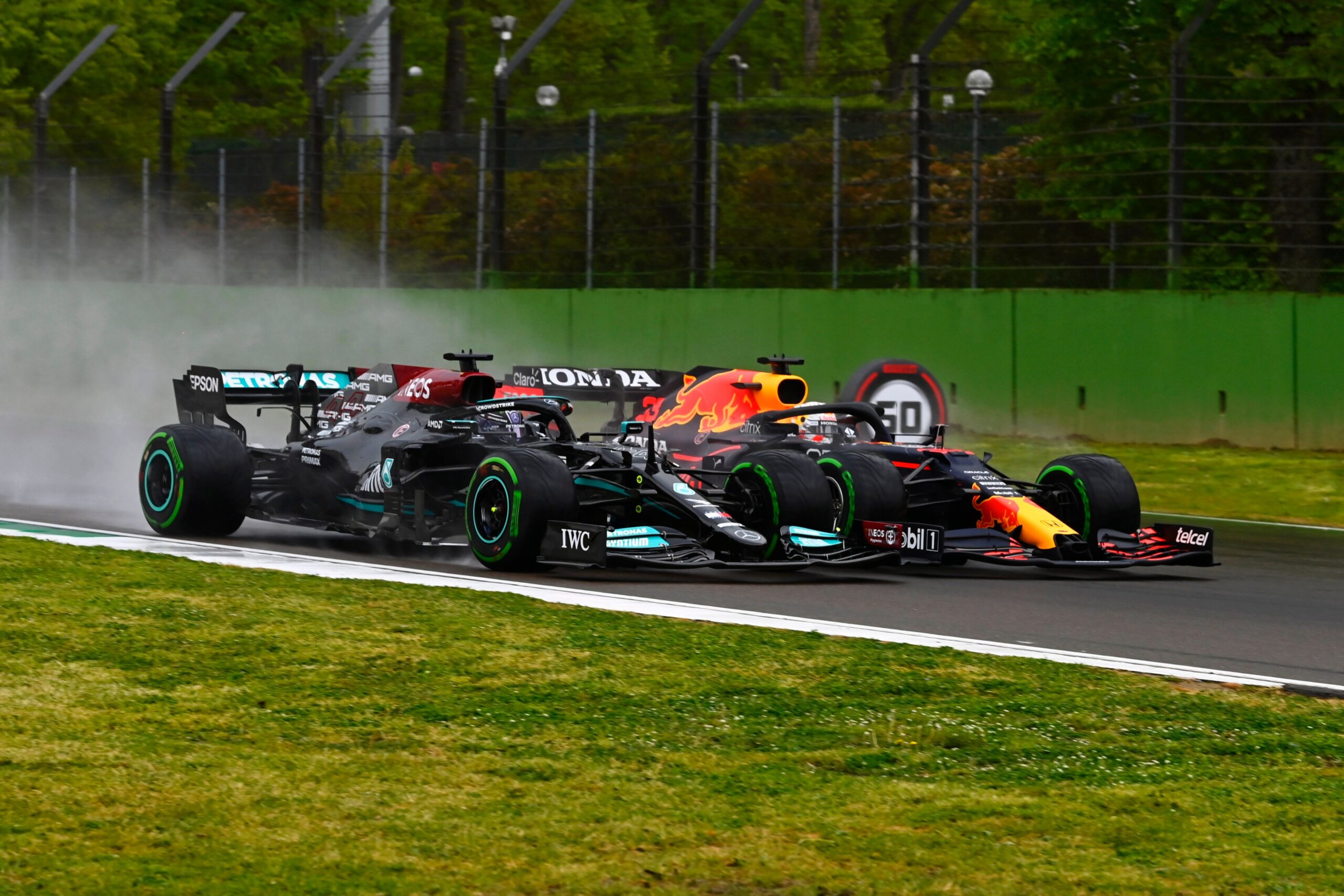 Max Verstappen gana en Imola Sergio Pérez 12