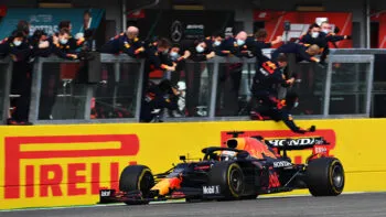 Max Verstappen gana en Imola; Sergio Pérez 12