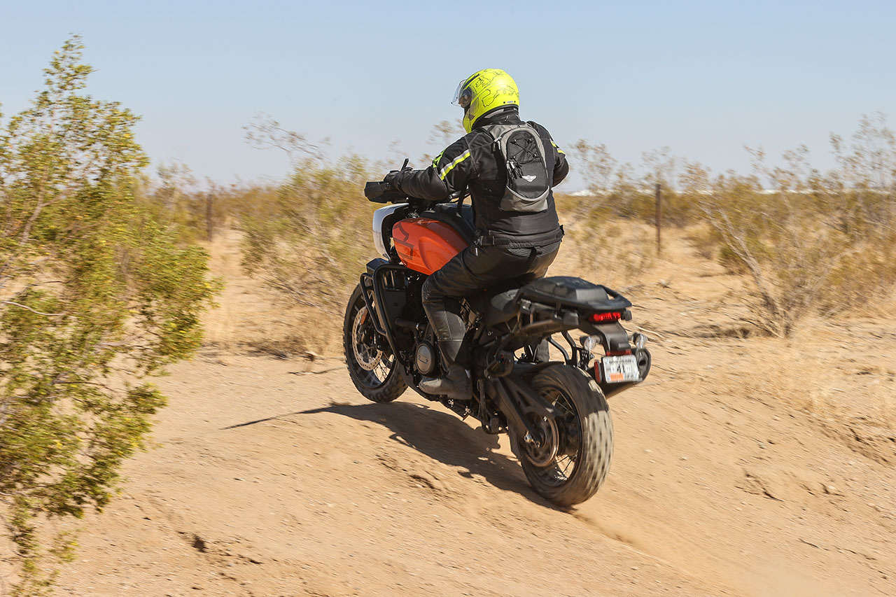 Cómo se maneja la nueva PAN AMERICA de Harley Davidson | Memo Lira Cómo se maneja la nueva PAN AMERICA de Harley Davidson