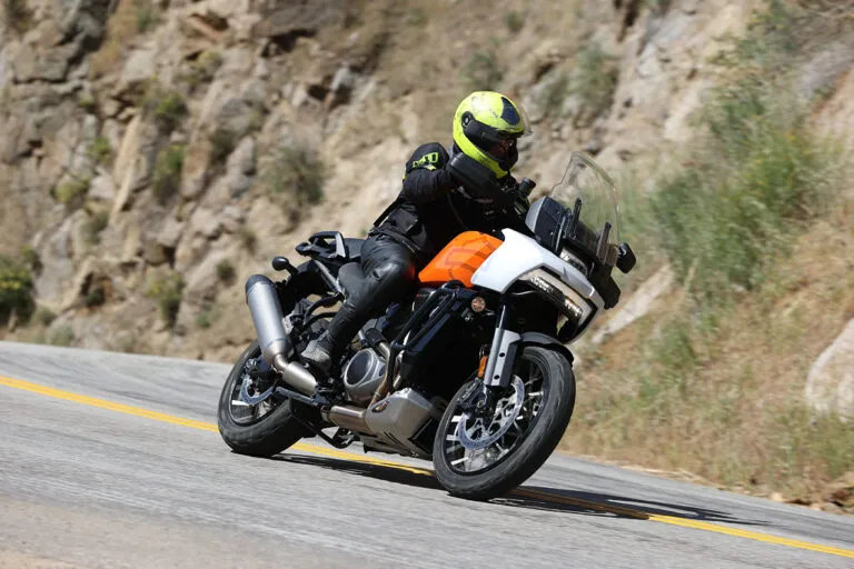 ¿Cómo se maneja la nueva PAN AMERICA de Harley-Davidson?