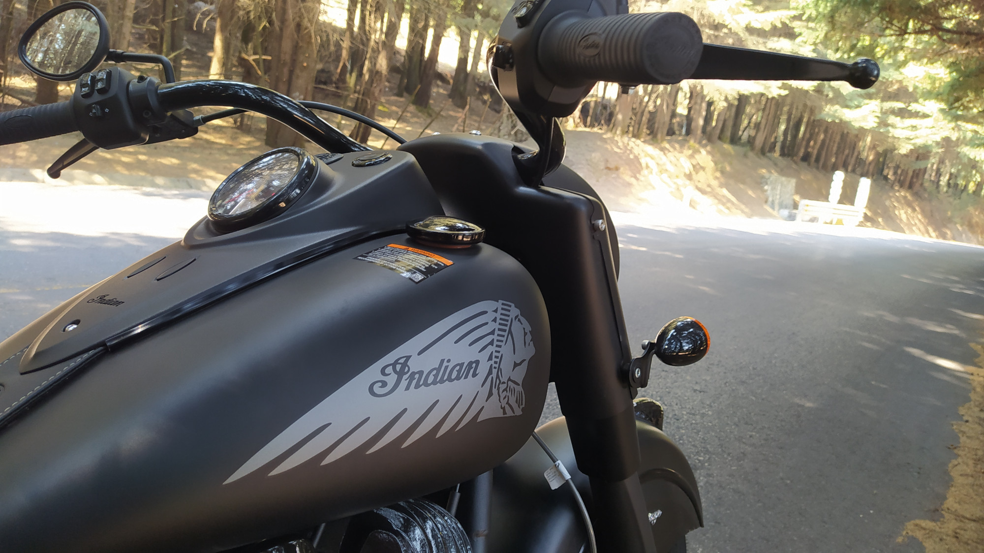 Indian Vintage Dark Horse presencia en el asfalto 4 | Memo Lira Acabado especial