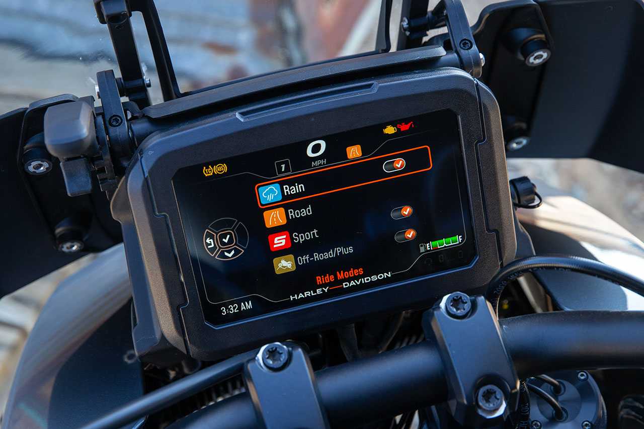 Cómo se maneja la nueva PAN AMERICA de Harley Davidson | Memo Lira Cómo se maneja la nueva PAN AMERICA de Harley Davidson